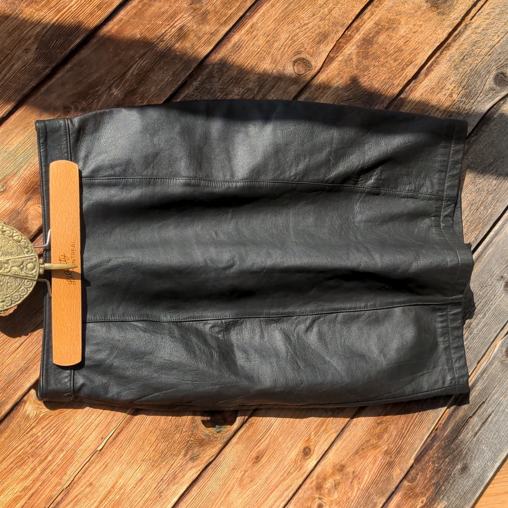 Cayenne Vintage black leather skirt